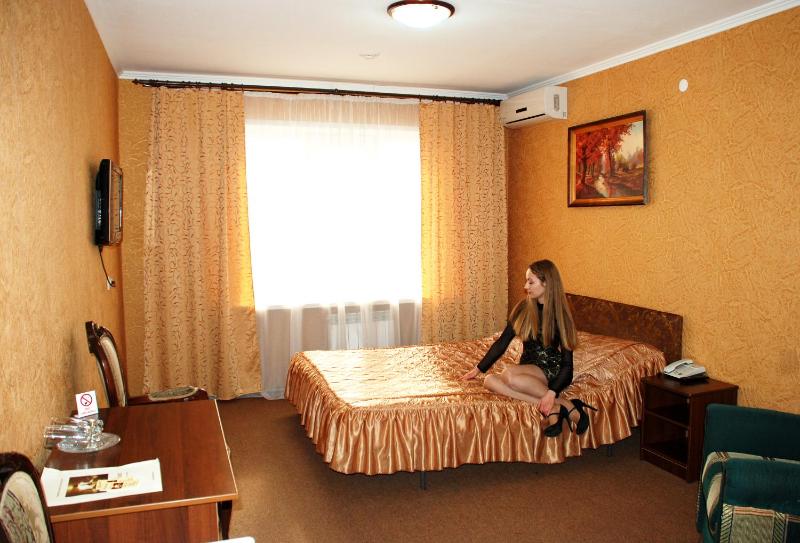 Standard Double Room image 3