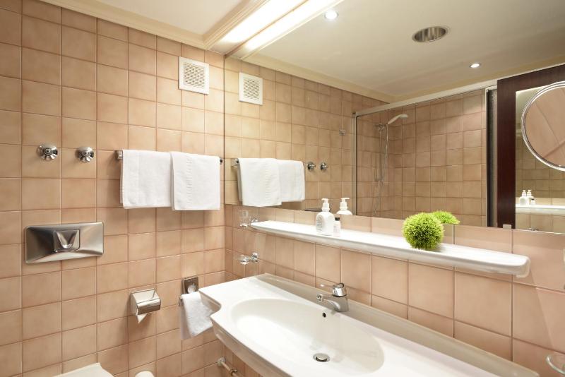 Small Single Room image 2