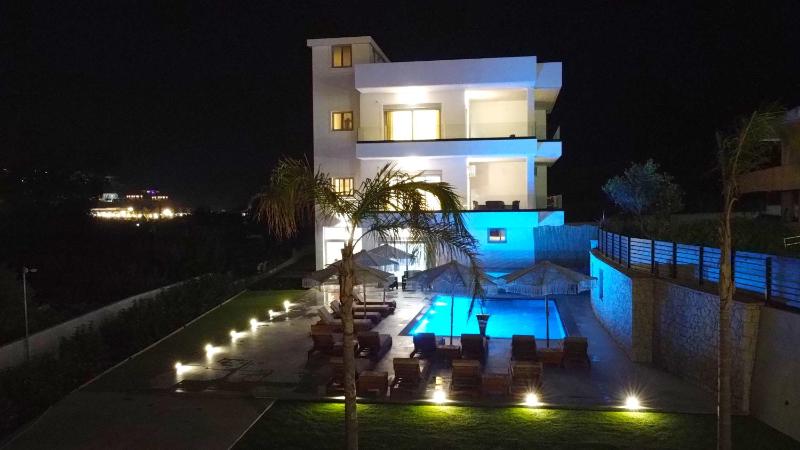 Luxury Villa JO-AN - image 1