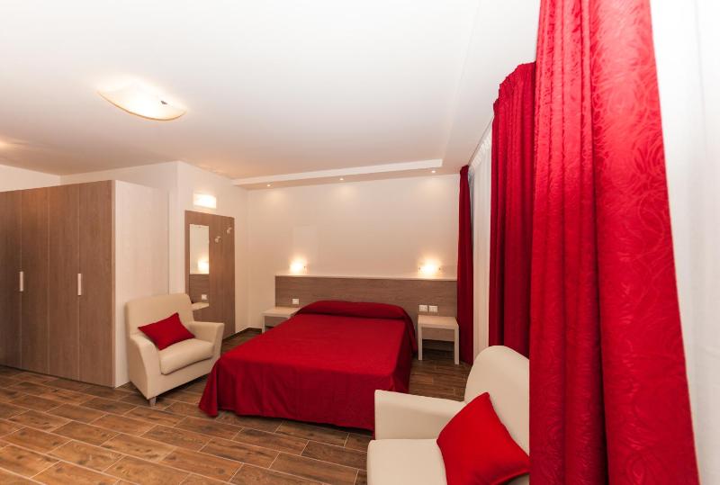 Double or Twin Room image 4