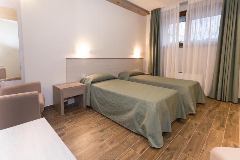 Deluxe Double Room image 1
