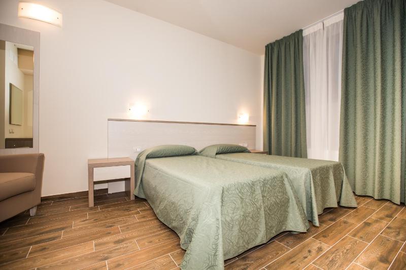 Deluxe Double Room image 2