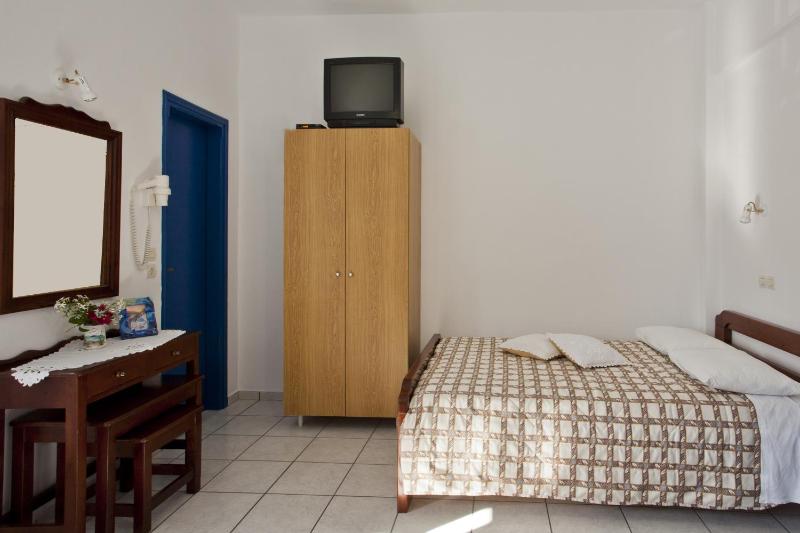 Studio (3 Adults) image 3