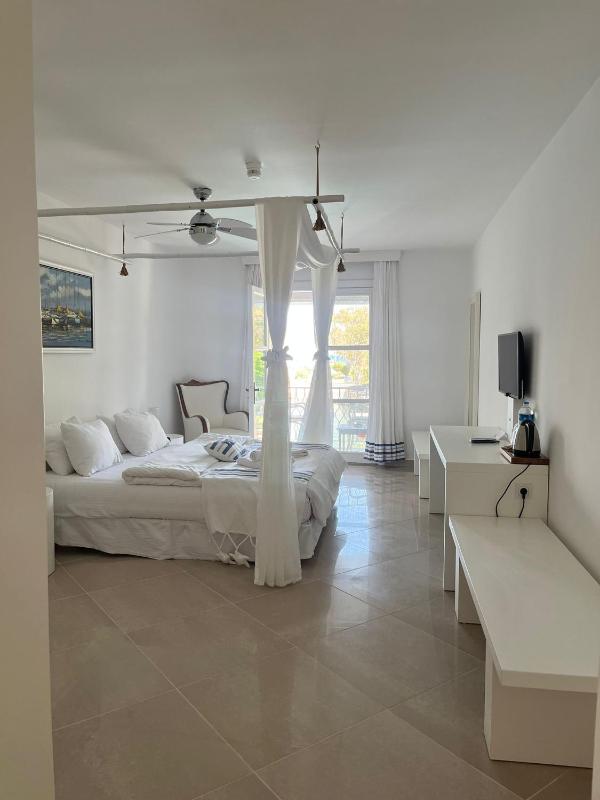 Family Room with Sea View image 4