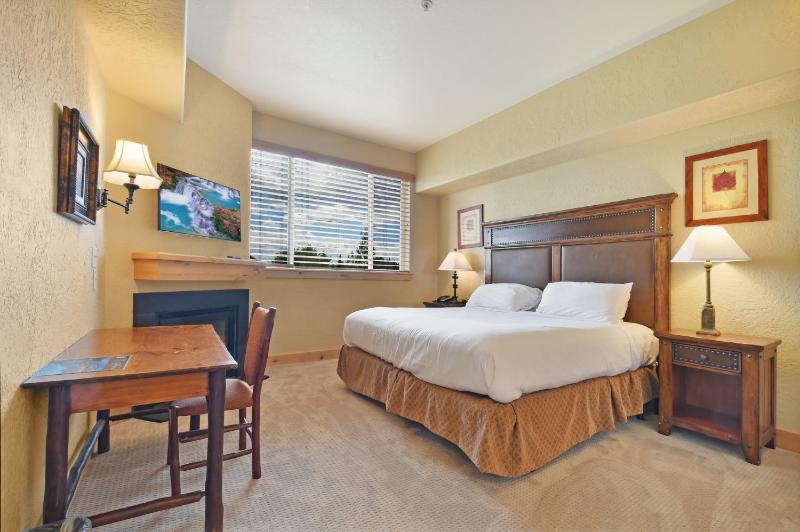 Two-Bedroom Suite image 4