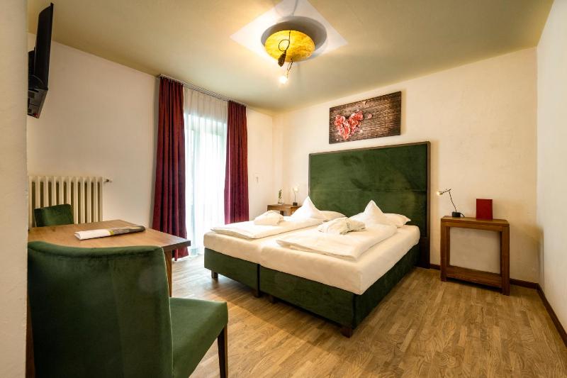 Double Room image 1