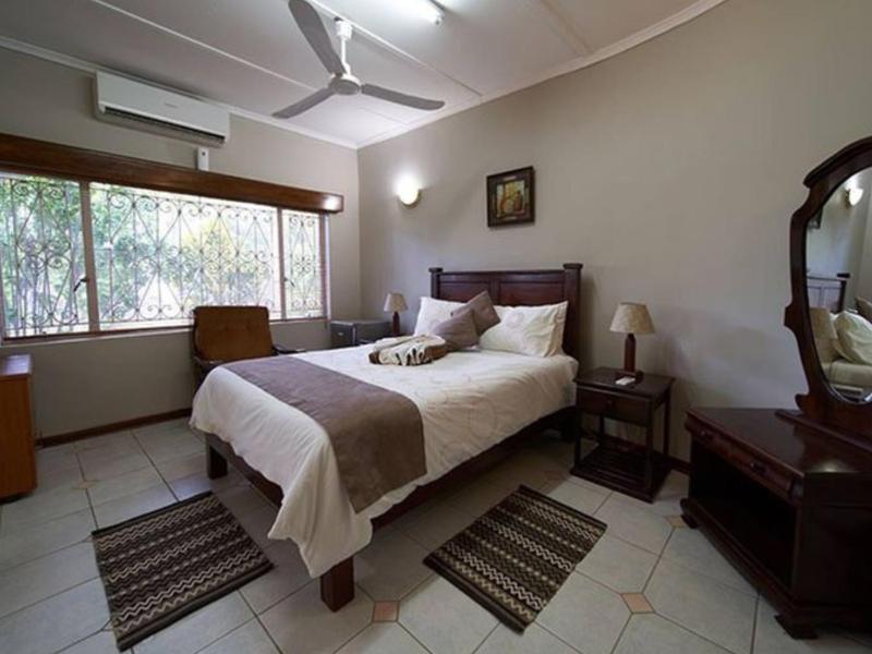 Zambezi Family Lodge - Lion Room - image 9