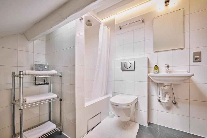Triple Room with Private Bathroom image 2