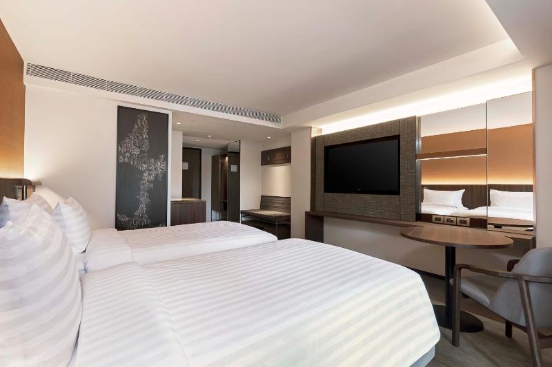 Deluxe Double or Twin Room with City View image 4