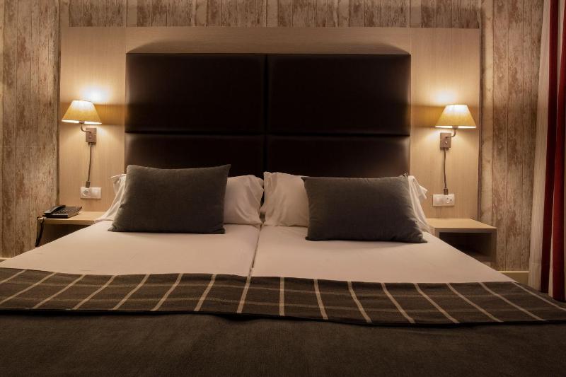 Quadruple Room (3 Adults + 1 Child) image 4