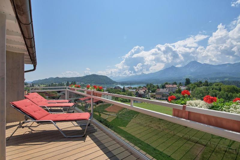 Double Room with Lake View image 4