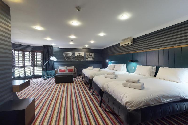 Family Room image 1
