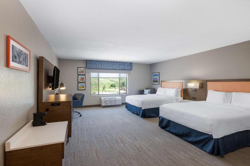 Double Room with Two Queen Beds and Bath Tub - Mobility and Hearing Access/Non-Smoking image 2