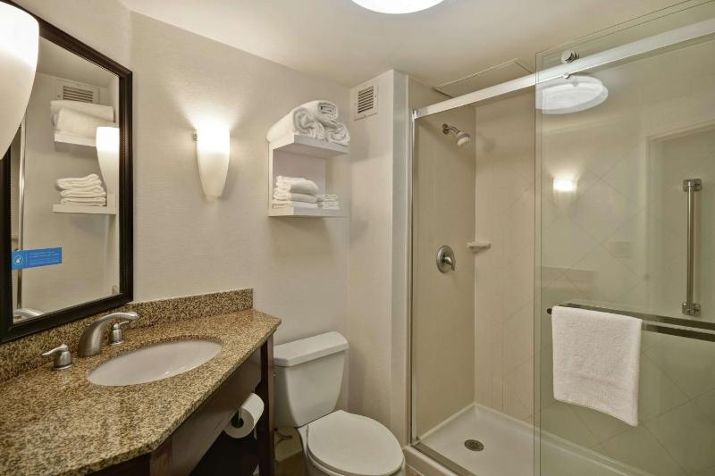 King Room with Microwave and Mini-Fridge - Non-Smoking image 2