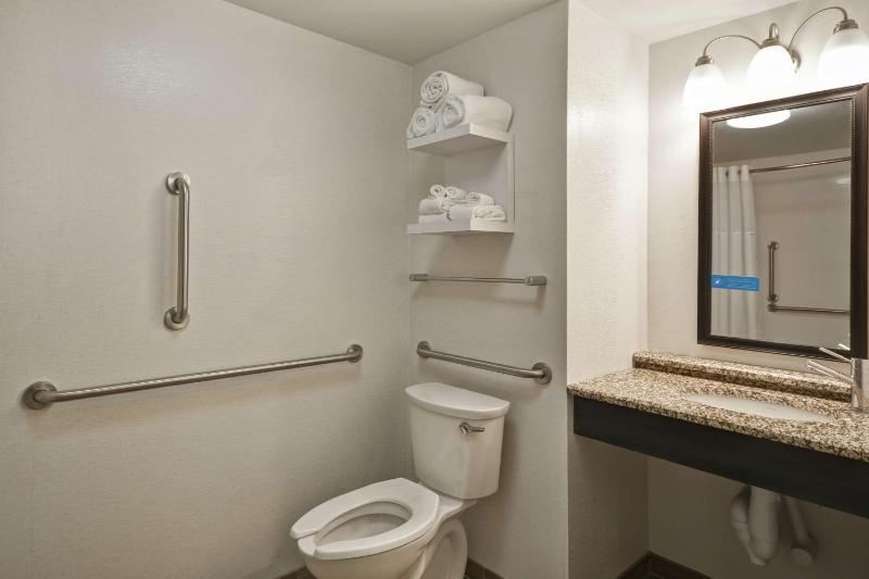 Queen Room with Microwave and Mini-Fridge - Disability Access with Tub/Non-Smoking image 2