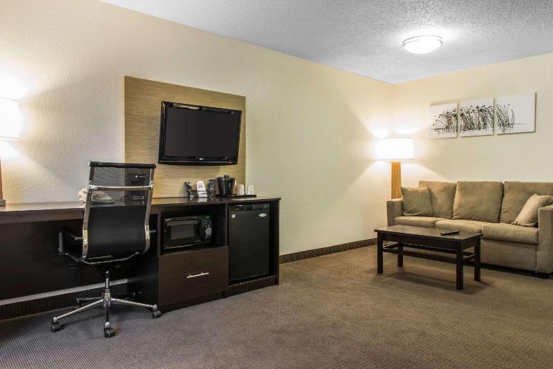 King Suite with Sofa Bed image 2