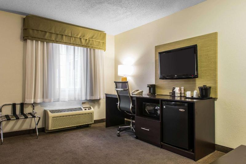 Sleep Inn & Suites Pittsburgh Airport - image 11