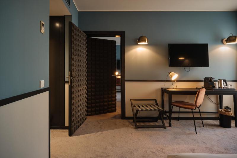 Communicating Rooms (4 Adults) image 4
