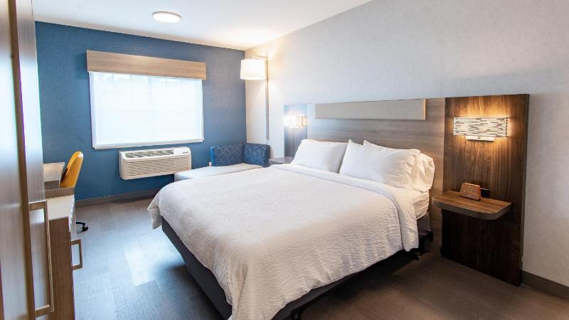 Standard King Room with Accessible Tub - Mobility Access image 1