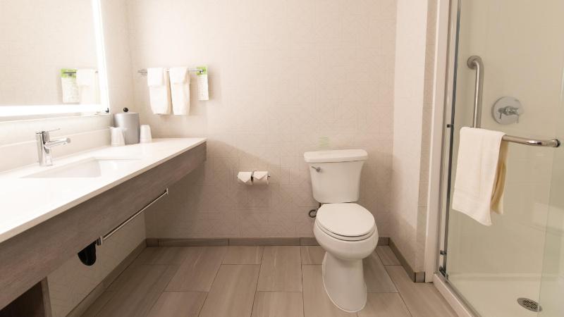Standard King Room image 1