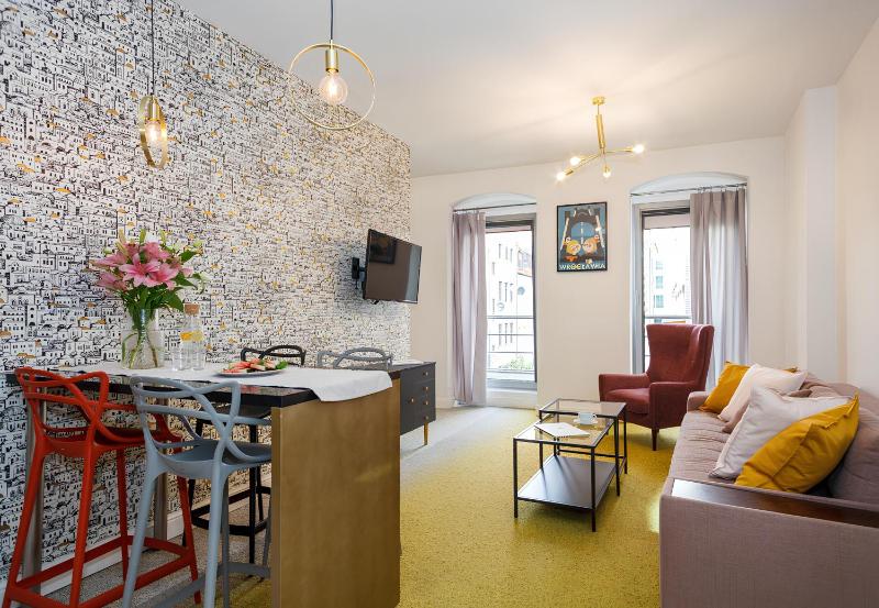 Spacious and Bright Apartments in the Heart of Wroclaw, fast WiFi, Parking, Ruska 5 Images