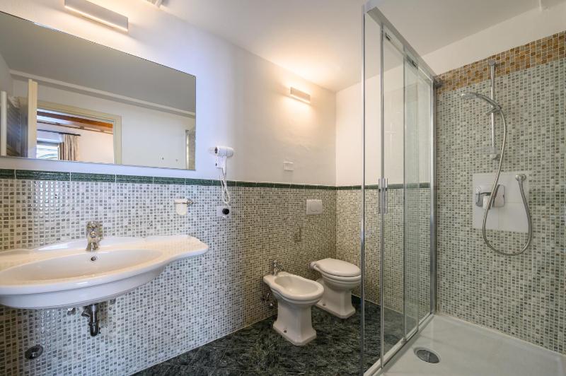 Deluxe Suite image 3