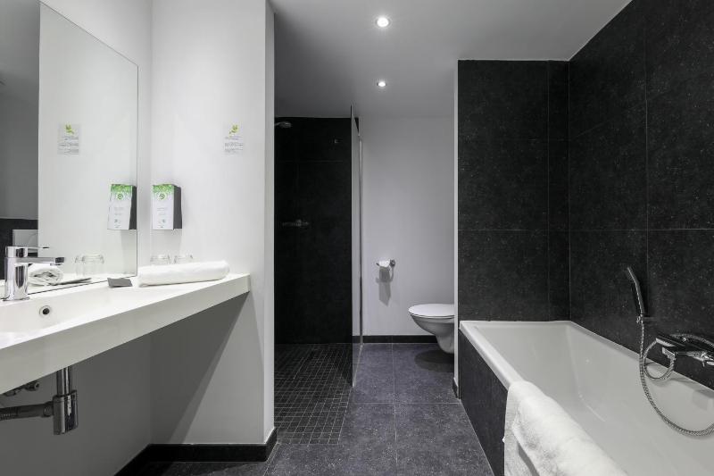 Studio (2 Adults) image 4