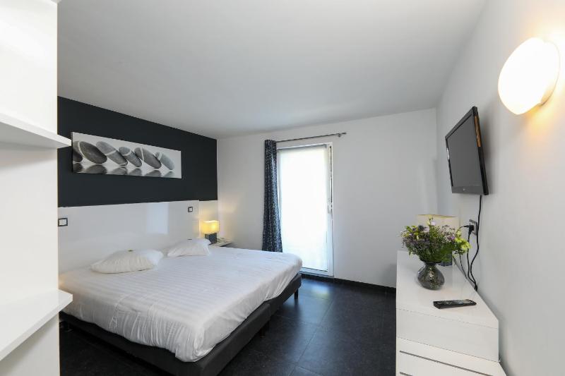 Double or Twin Room image 2