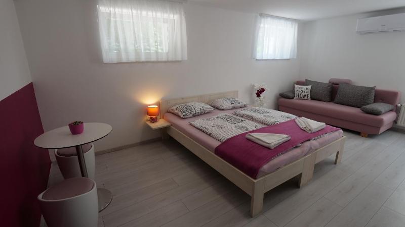 Quadruple Room with Private Bathroom image 3