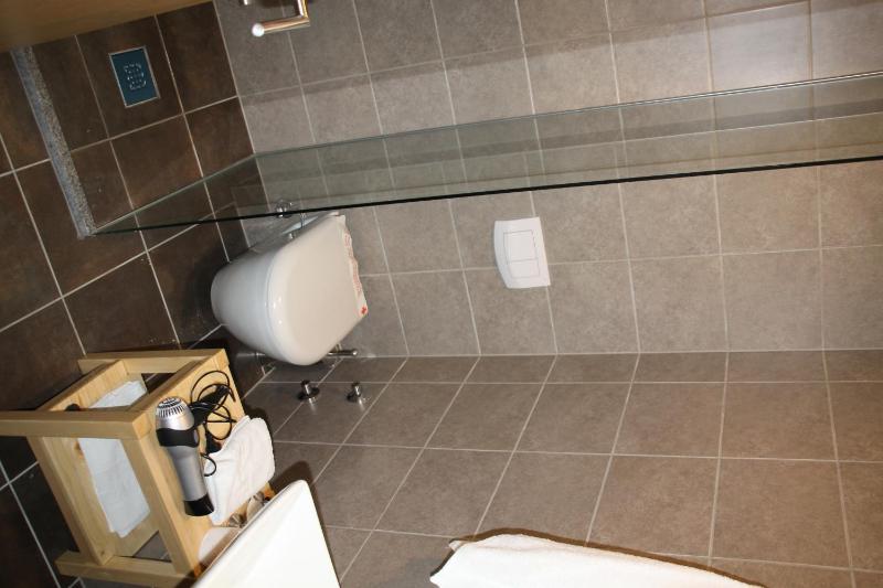Twin Room image 2