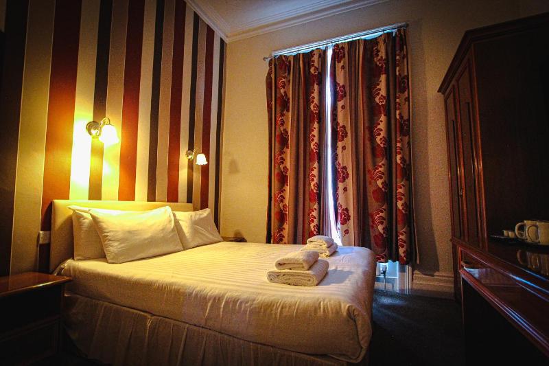 Double Room image 3