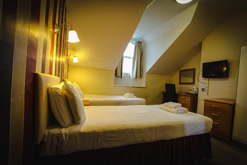 Twin Room image 1