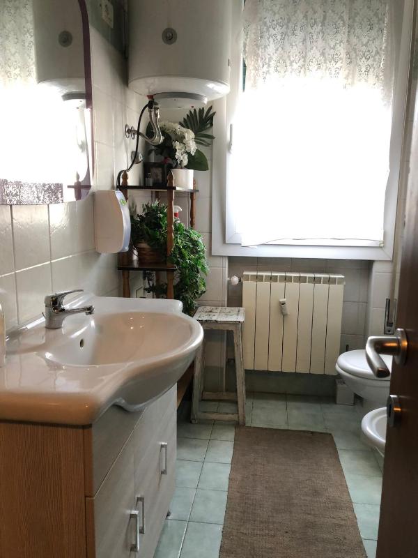 Twin Room with Shared Bathroom image 4