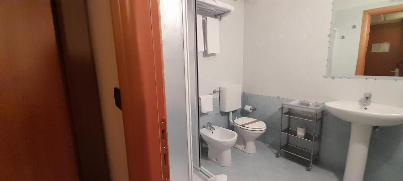 Double Room image 3