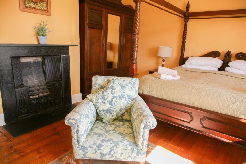 Superior King Room image 4