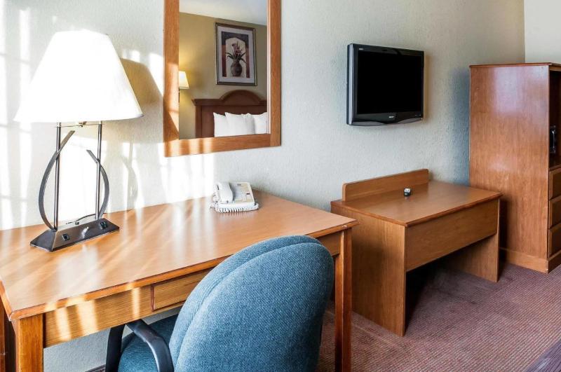 King Suite - Accessible/Non-Smoking image 2
