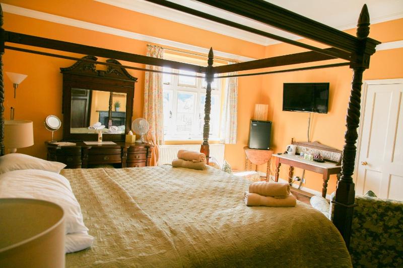 Superior King Room image 2