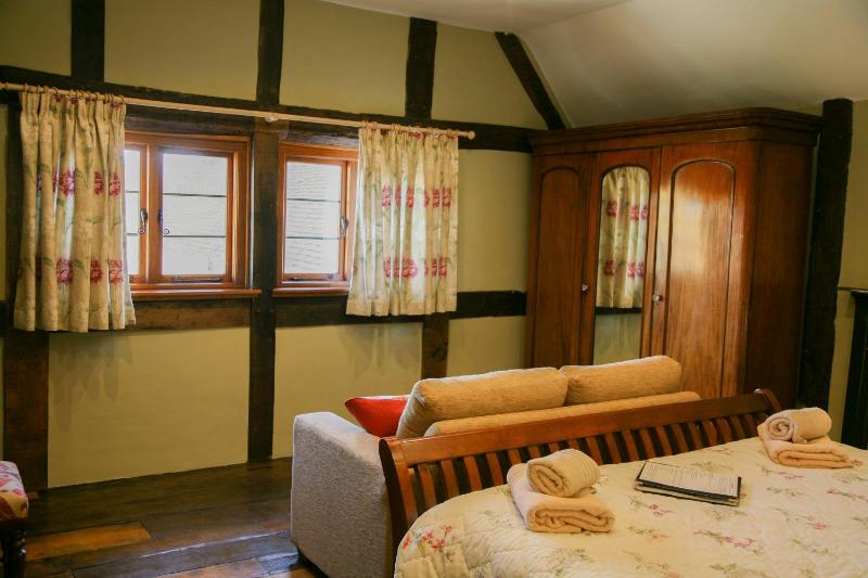 Superior King Room with Private External Shower Room image 2