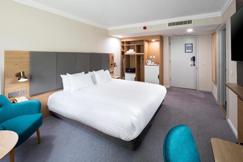 Premium Queen Room image 1