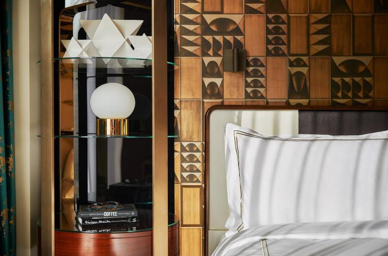 Deluxe Queen Room with Two Queen Beds and Lake View image 1
