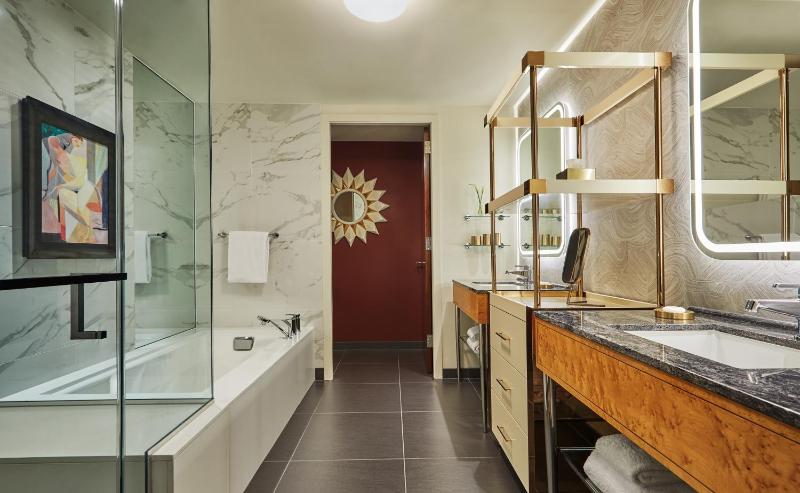 Grand King Room image 2