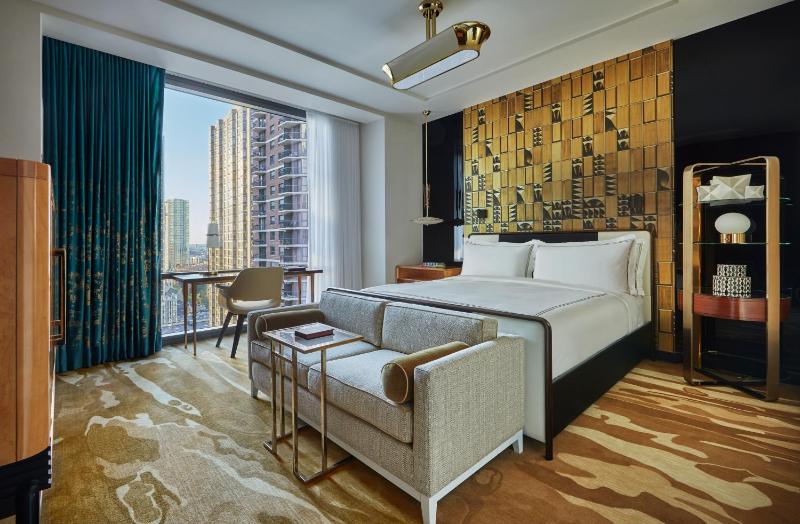 Grand King Room image 3