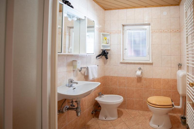 One-Bedroom Apartment image 4