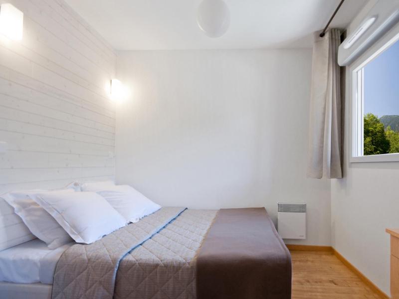 One-Bedroom Apartment with Cabin (6 Adults) image 1