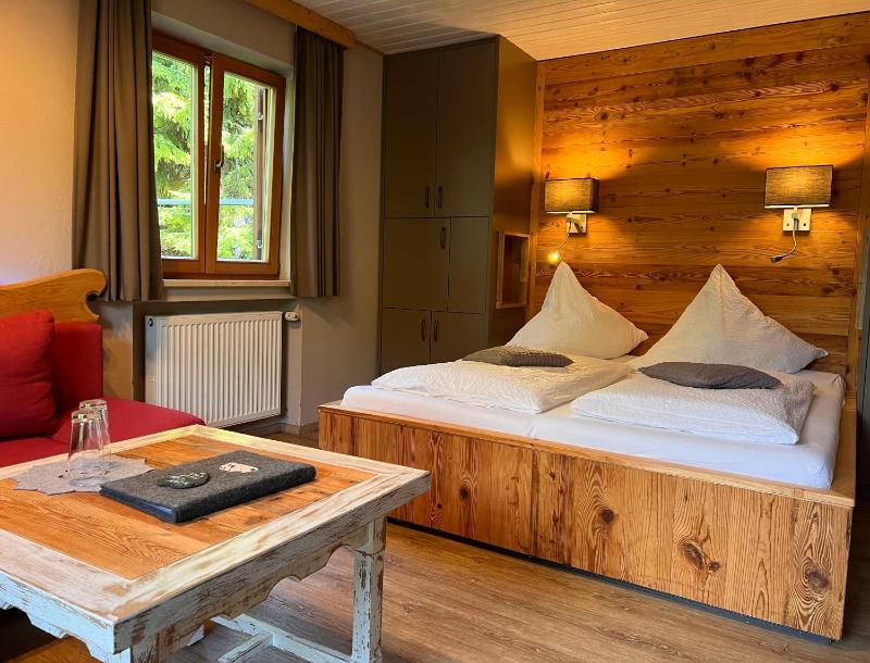 Double Room image 3
