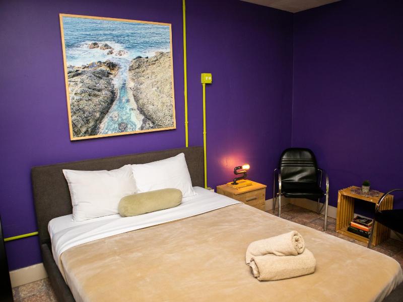 Deluxe Queen Room with External Bathroom image 3