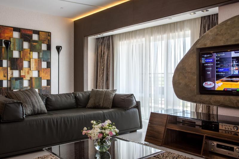 Luxury Suite image 4