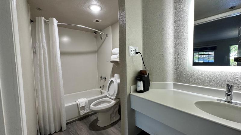 King Room image 4