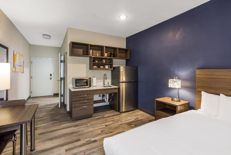 Efficiency Queen Suite with Roll-In Shower - Disability Access/Non Smoking image 4