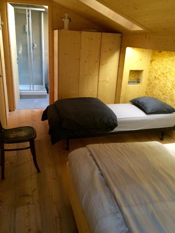 Deluxe Triple Room image 4